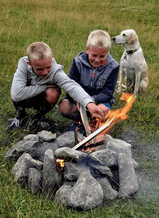 Feu de camp, location de vacances dans la nature